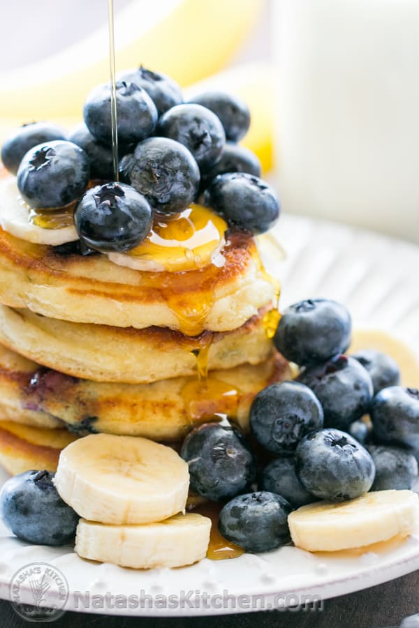 Fluffy Blueberry Sour Cream Pancakes: Quick & Tangy Recipe